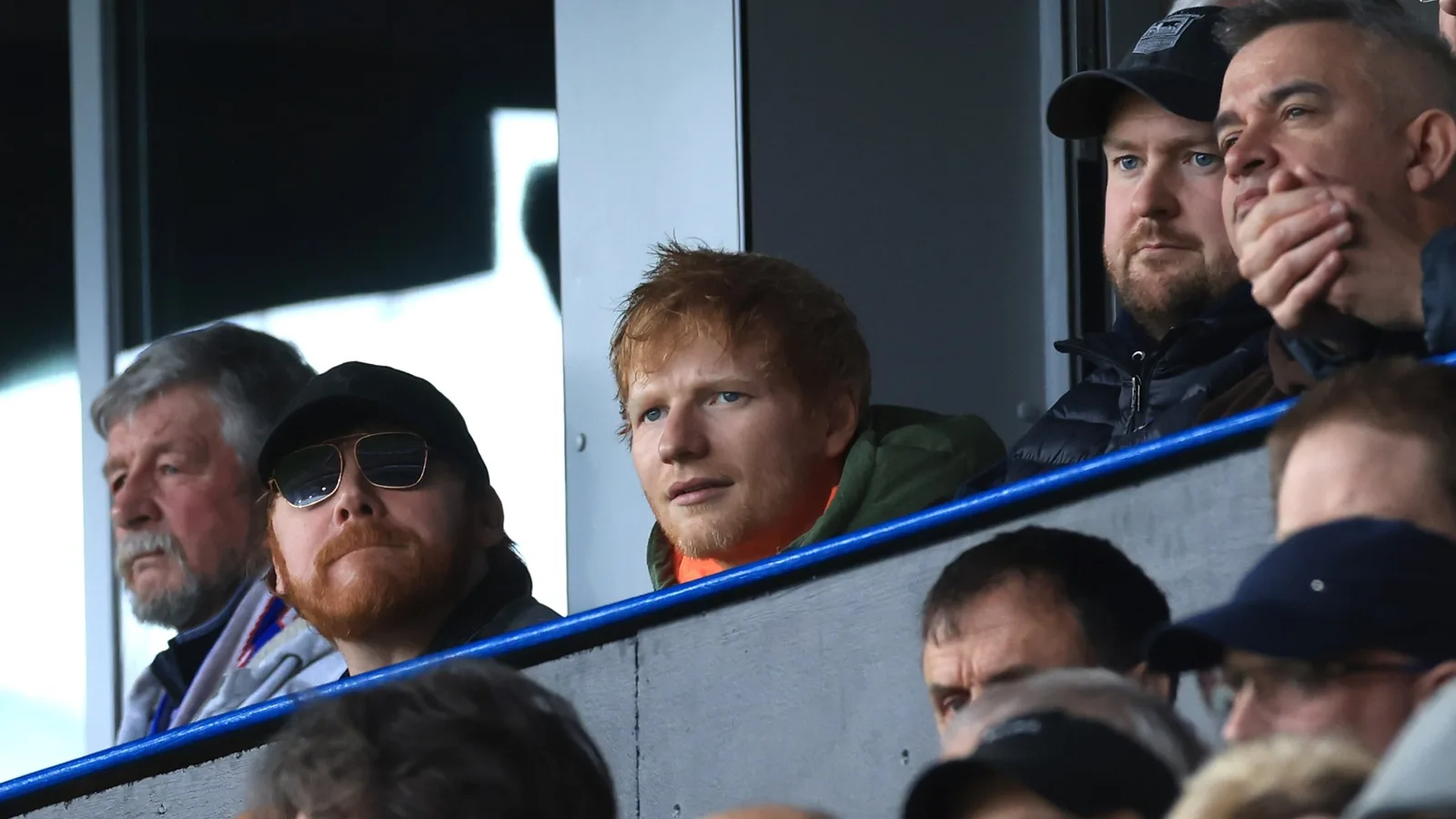 «  Pas sur ma carte de bingo 2025  » – Les fans ne peuvent pas croire qui Ed Sheeran est assis à côté d’Ipswich vs Tottenham Clash