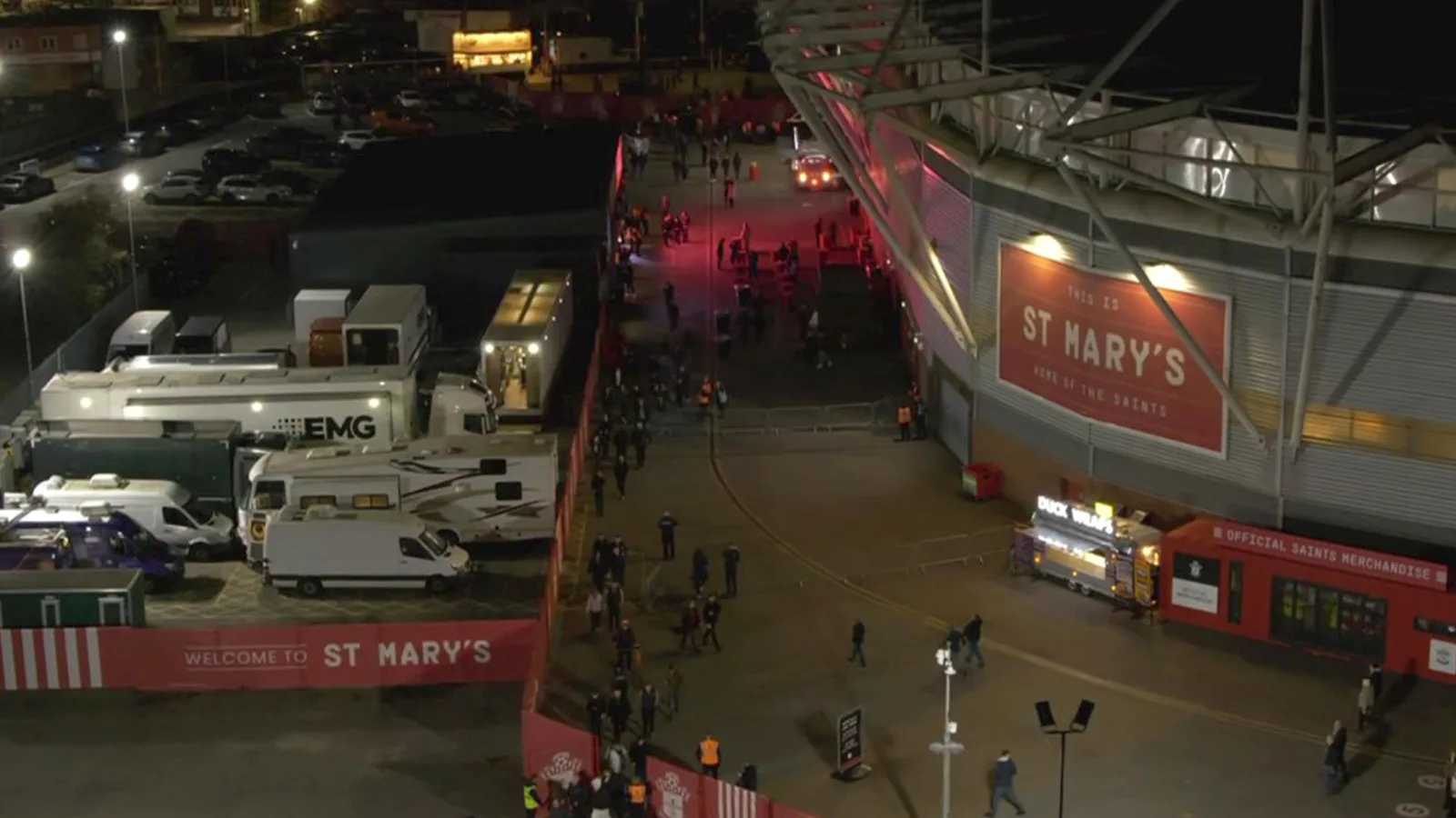Les fans dégoûtés de Southampton sortent de St Mary’s 26 minutes après le début du choc contre Tottenham – et même Russell Martin manque un but