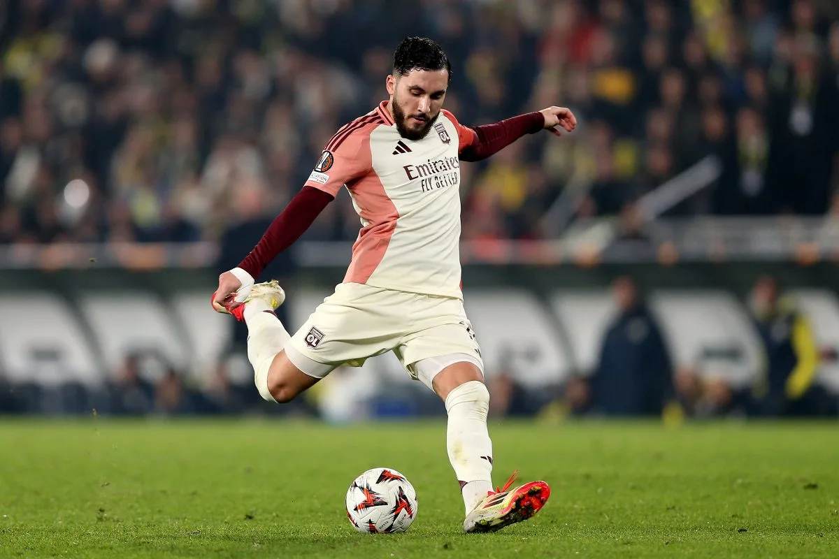 Manchester City Open Talks pour signer Rayan Cherki de Lyon