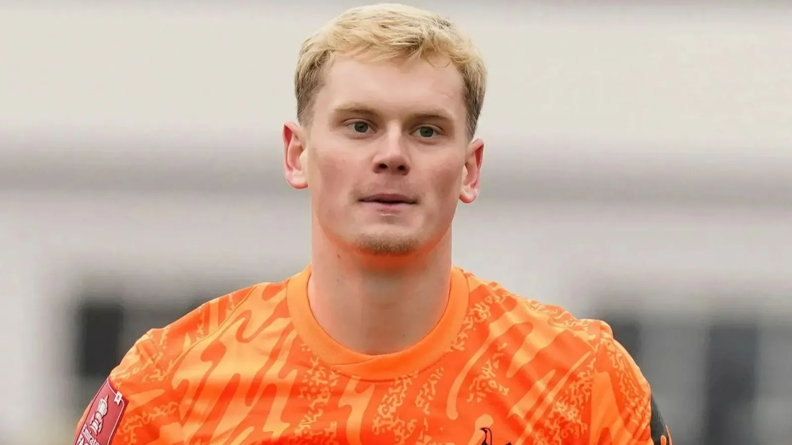 Le nouveau gardien de Tottenham, Kinsky, devrait rejoindre le Real Madrid après seulement DEUX MATCHS, car il a été révélé qu’il « apprenait l’espagnol ».