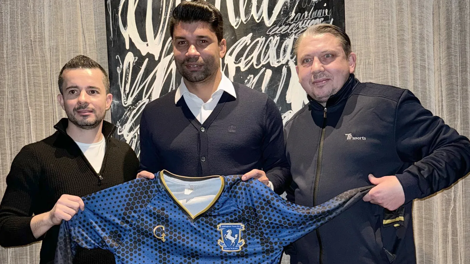 Le héros culte d’Arsenal sort de sa retraite pour jouer aux côtés de son fils de 13 ans et dit à Arteta qui signer pour remporter le titre