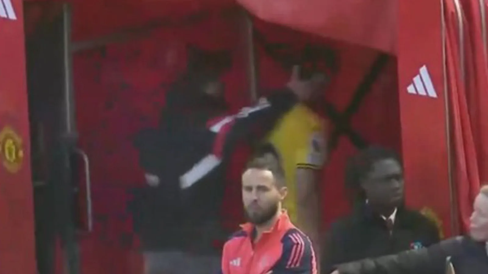 «  Il remplace Garnacho  » – Les fans de l’homme Utd ont spot Ruben Amorim ‘Taping up’ Wolves Star in Dismal Home Beat Home