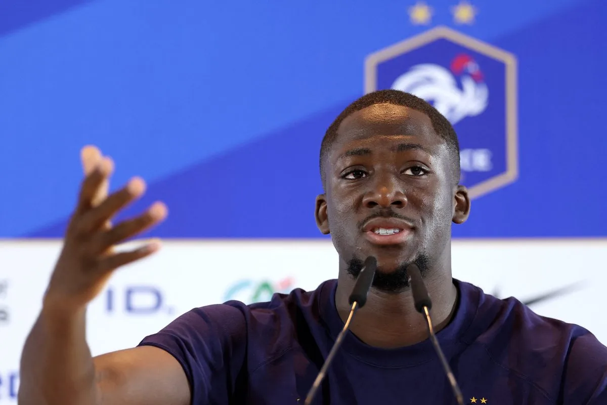 Ibrahima Konaté à remplir pour Kylian Mbappé lors de la conférence de presse de la France avant la demi-finale de la Ligue des nations contre l’Espagne