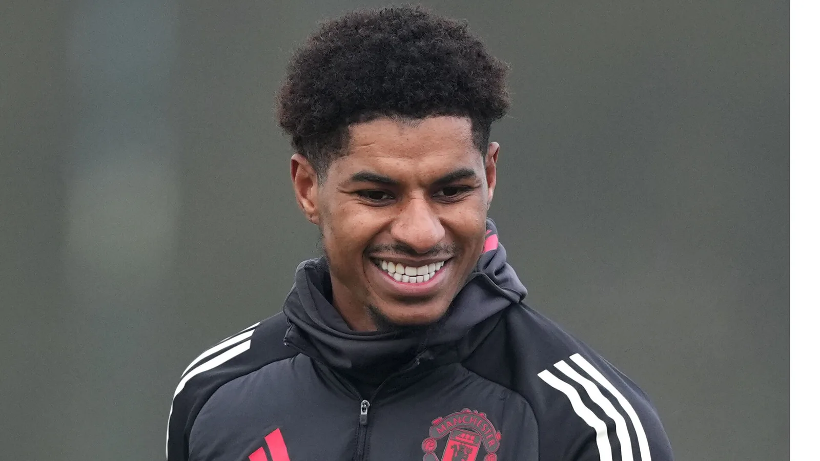 Marcus Rashford sourit alors qu’il est vu à l’entraînement de Man Utd pour la première fois depuis qu’il a admis qu’il souhaitait quitter le transfert