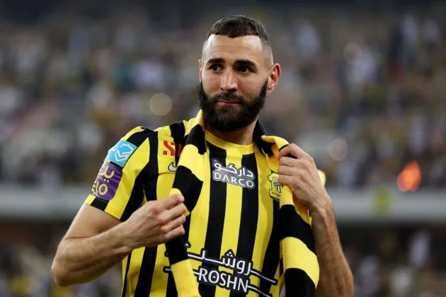 Karim Benzema donne des conseils à Vini Jr et laisse tomber une allusion au retour du Real Madrid