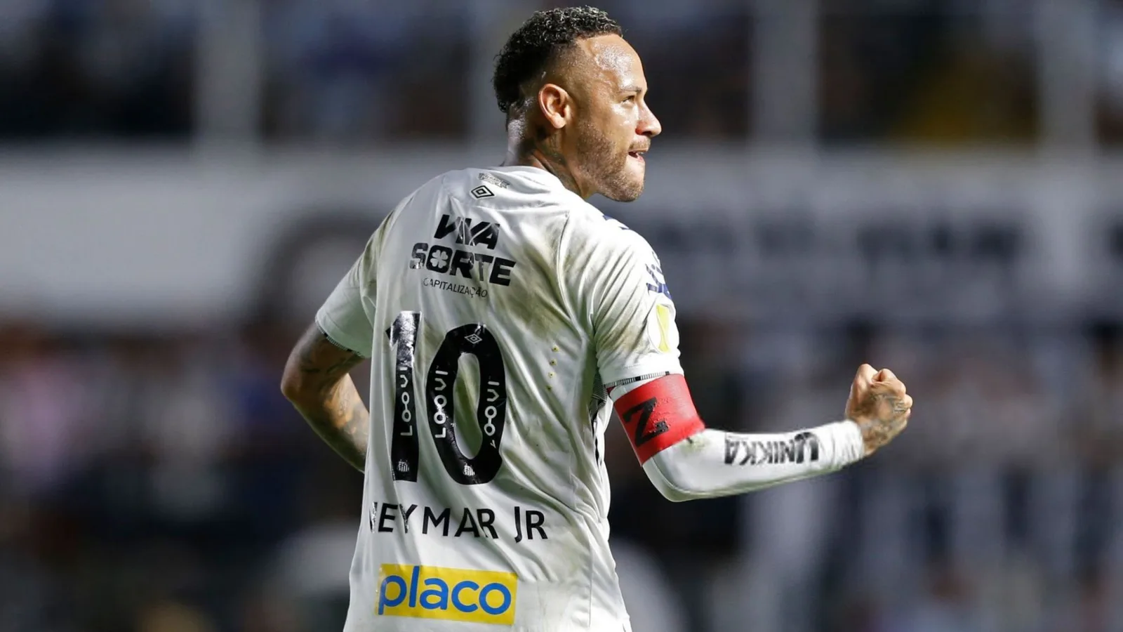 Super-agent poussant pour atterrir le client des étoiles à Barcelone ou au Bayern Munich