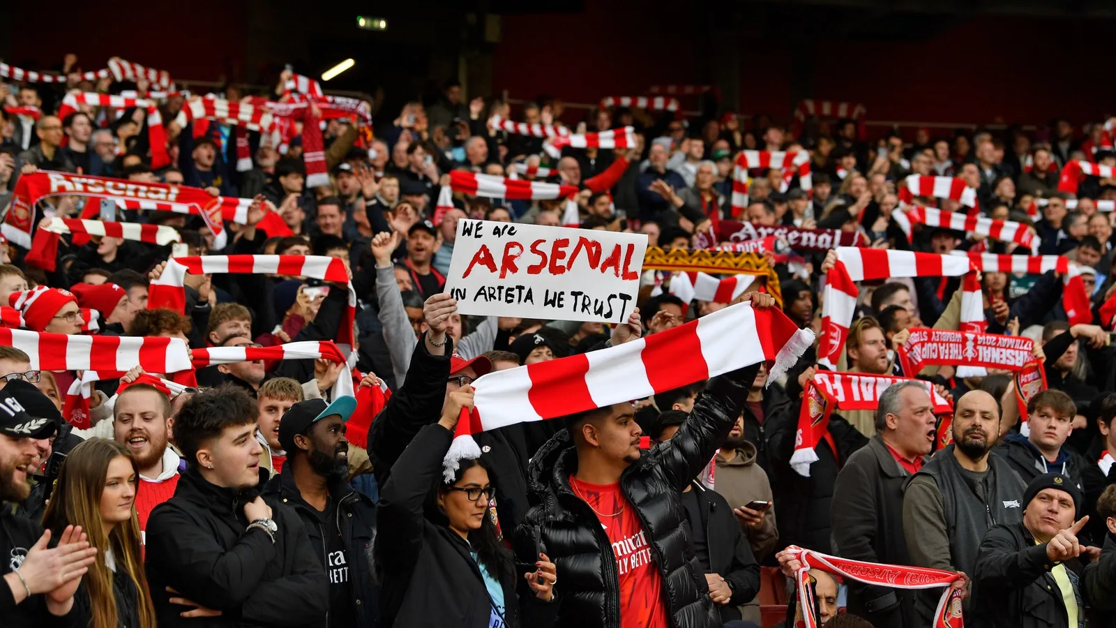 Arsenal augmente les prix des billets de saison pour la troisième année consécutive quelques semaines seulement après que le chef a empoché 634 000 £ de réduction de salaire