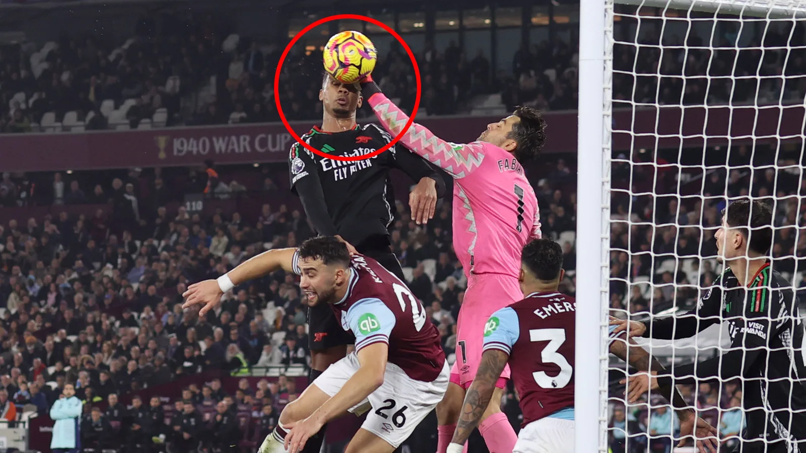 « Je suis surpris »: l’ancien arbitre de Prem répond alors que VAR aide à nouveau Arsenal avec les appels controversés de Saka et Timber à West Ham
