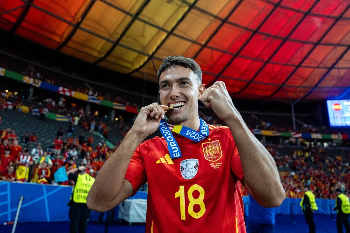 Liverpool va relancer l’offre de Martin Zubimendi avec des rivaux de Premier League liés