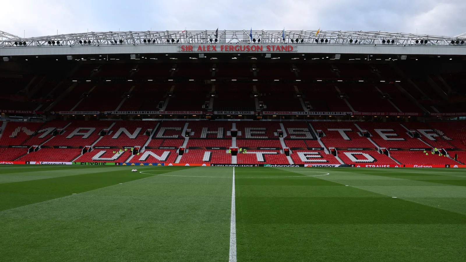 L’homme UTD augmente les prix des billets malgré la saison désastreuse et Sir Jim Ratcliffe réduit les frais de dotation
