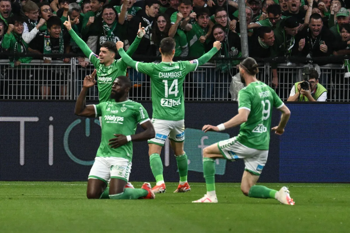Saint-Étienne prédit XI contre Auxerre : Ben Old absent, Ibrahim Sissoko suspendu
