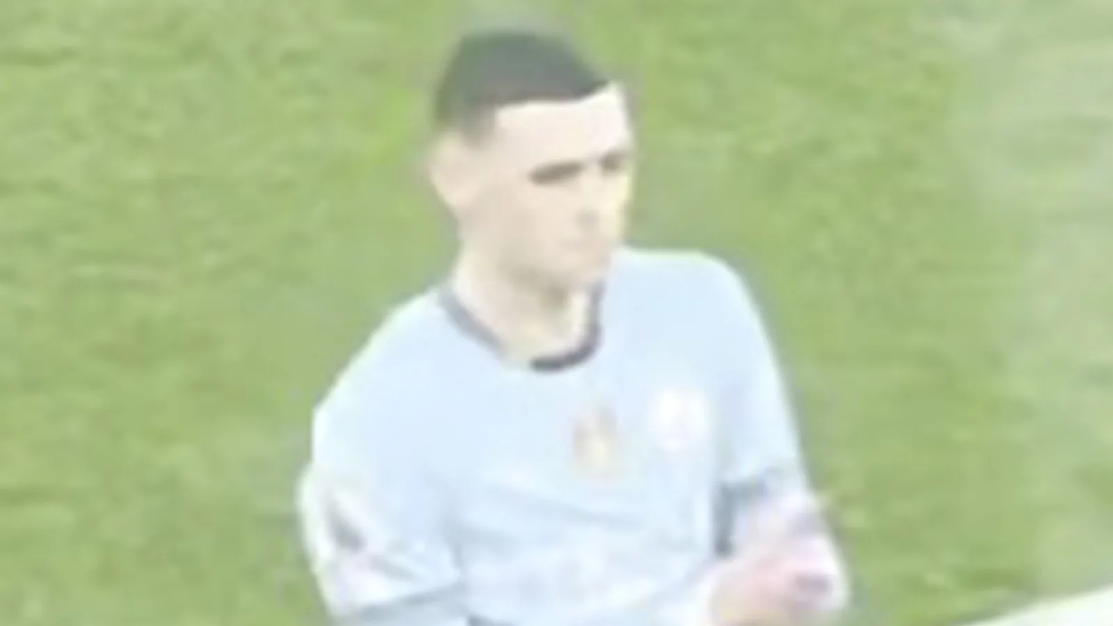 De nouvelles images montrent la réaction de Phil Foden au chant malade des fans de l’homme Utd visant sa maman