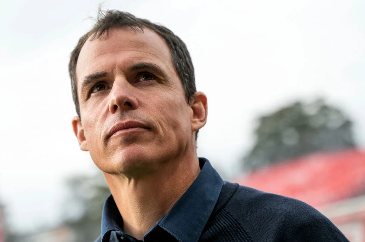 Régis le Bris de Sunderland en cours d’exécution pour le manager du championnat de la saison