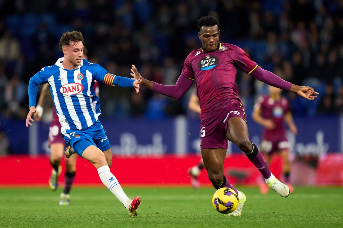 Manchester City s’apprête à signer Juma Bah puis à le prêter à Lens