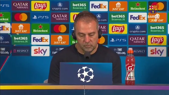 Hansi Flick frustré par la performance des arbitres pendant l’inter-barcelone