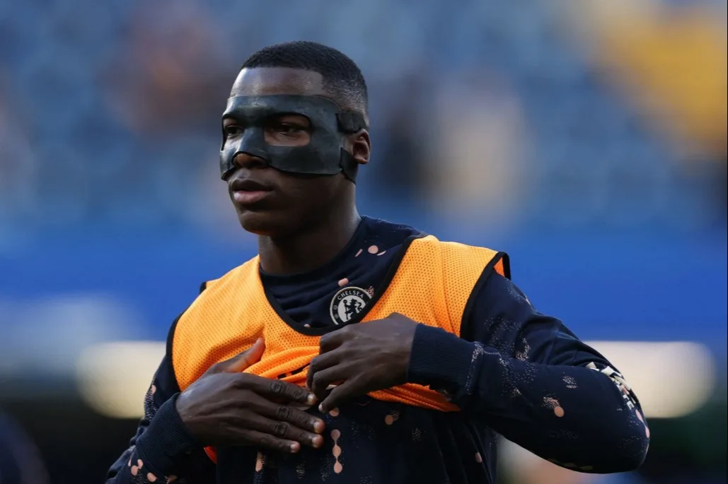 Pourquoi Mories Caicedo porte-t-il un masque pour Chelsea contre Man Utd?
