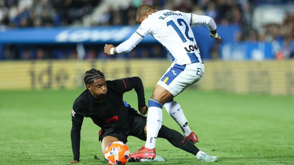 Barcelone confirme la blessure à Alejandro Balde lors de la révélation du calendrier de récupération