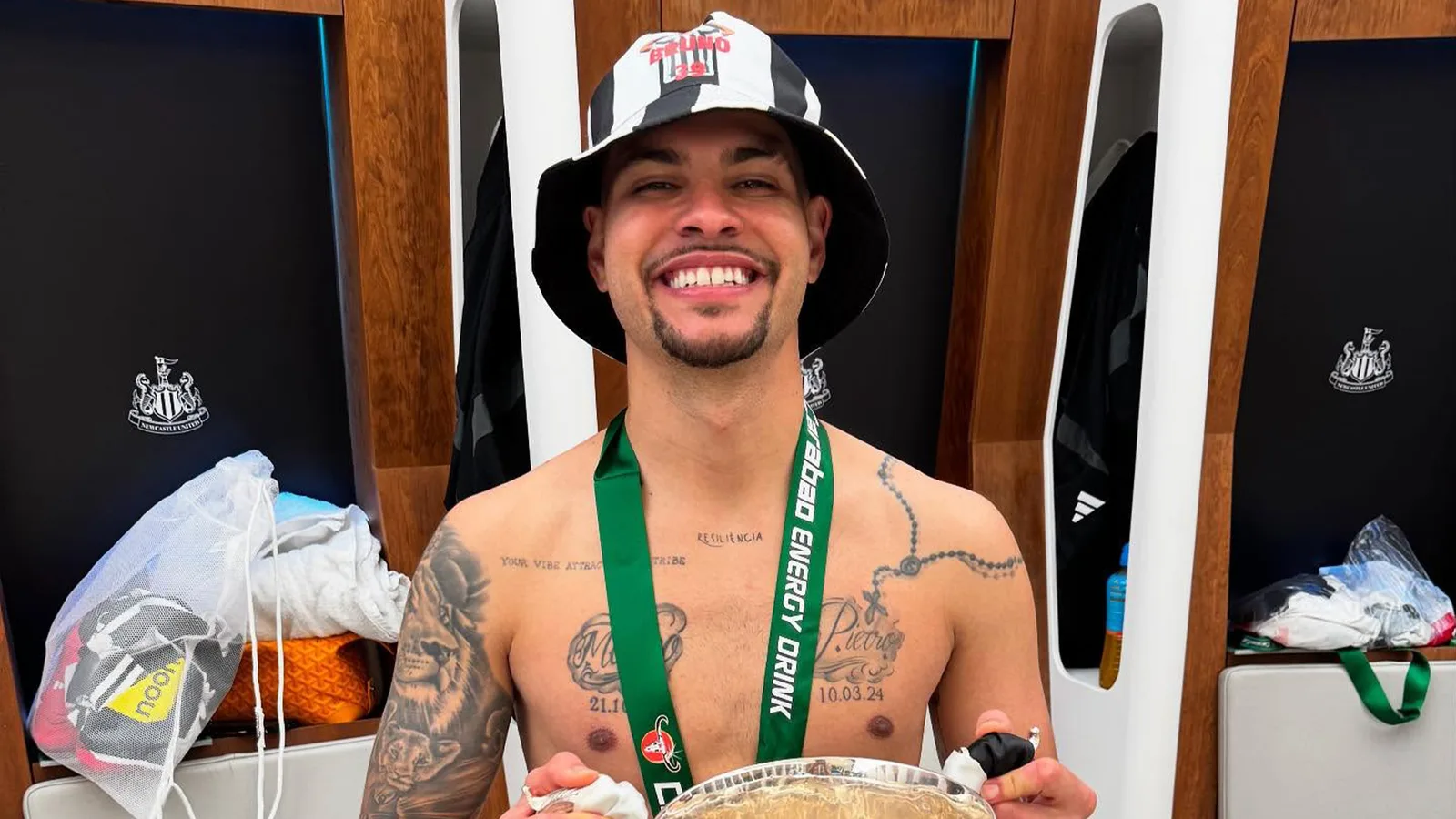 «  Quel homme il est  » – touchant l’histoire derrière le chapeau de Bruno Guimaraes lors des célébrations de la Coupe Wild Carabao de Newcastle