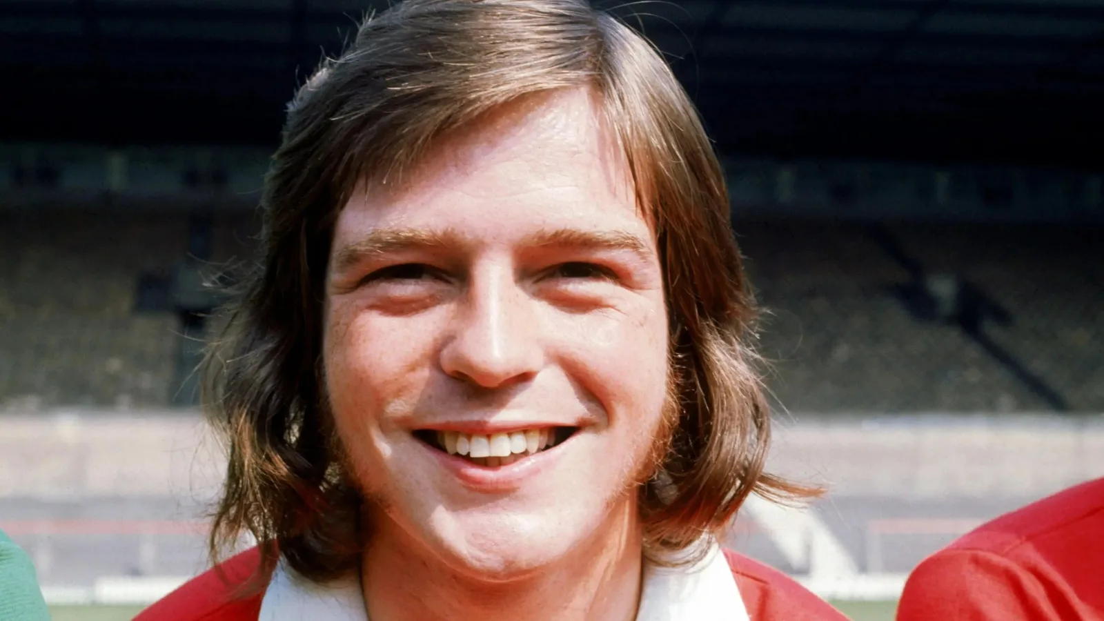 Tony Young est mort à 71 ans : une ancienne star de Man Utd décède en hommage au « bon garçon de Manchester » – The Sun