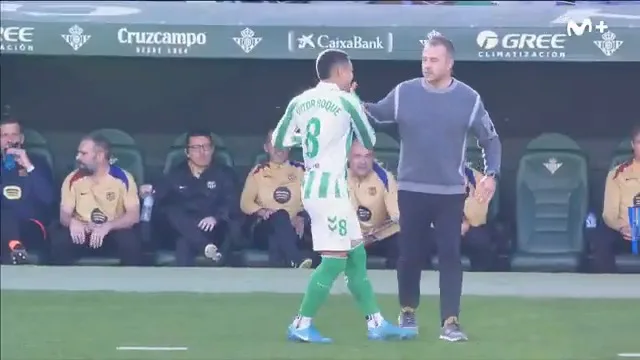 REGARDER: Vitor Roque félicité pour son geste élégant envers le club parent de Barcelone