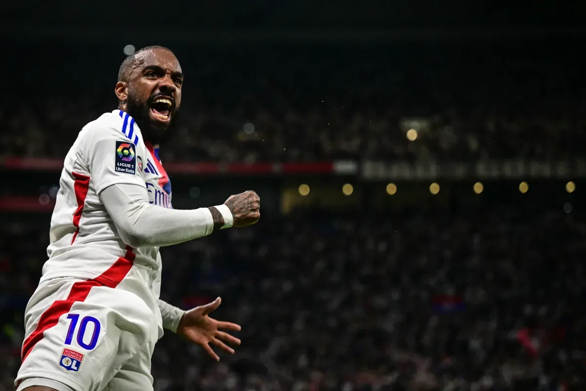 « J’ai hâte » – Alexandre Lacazette ravi d’être capitaine de Lyon dans le Derby Rhône-Alpes