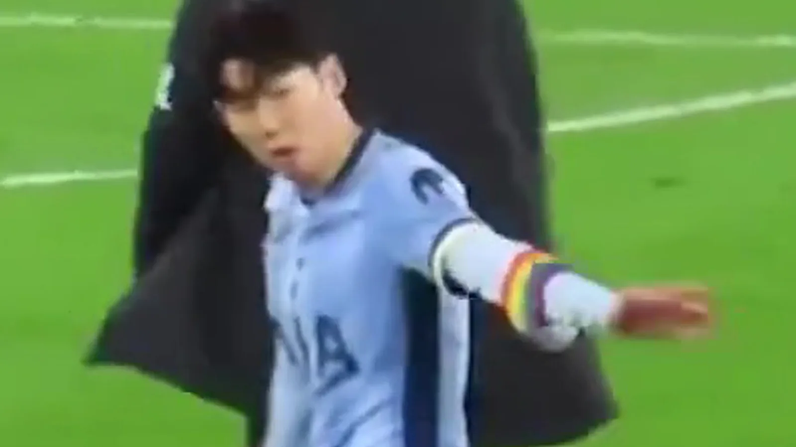 Son fils fulmine contre les échecs de Tottenham et leur dit d’applaudir les fans après la défaite de Bournemouth alors que les fans les qualifient de « embarrassants ».