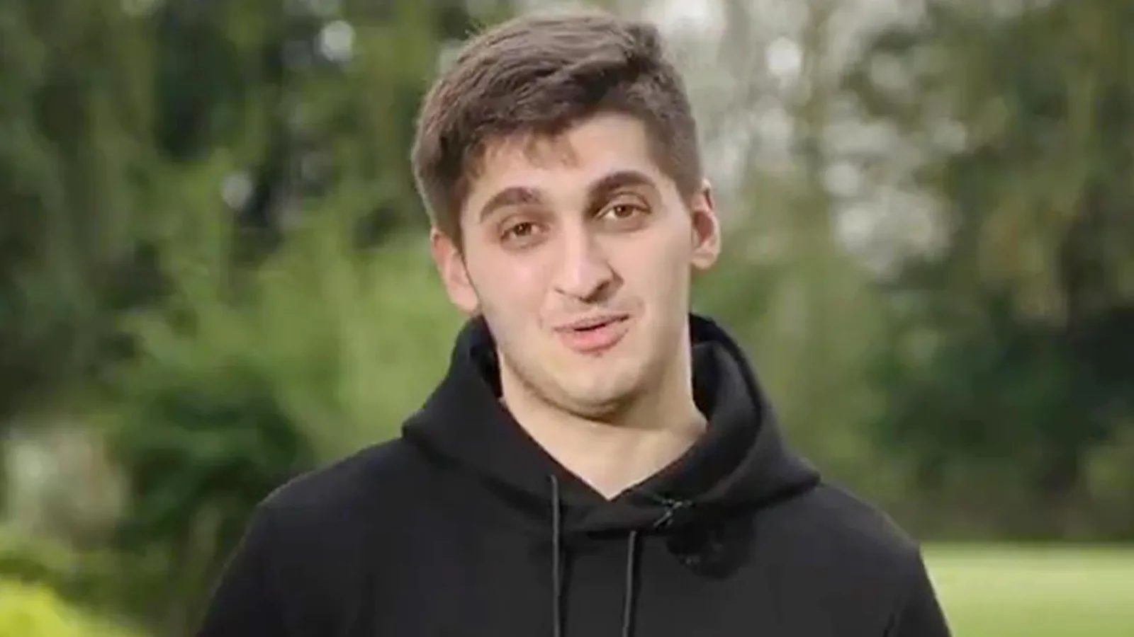 Le fils de la Premier League Cult Hero a été révélé comme candidat au Royaume-Uni pour les élections à venir et promet de «réparer» la région locale