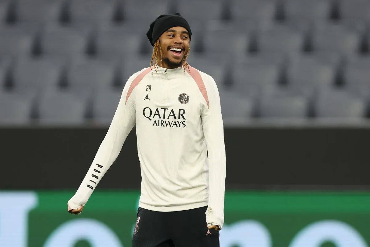 La détérioration des relations entre Bradley Barcola et Luis Enrique pourrait mettre en danger les négociations de prolongation du contrat avec le PSG.