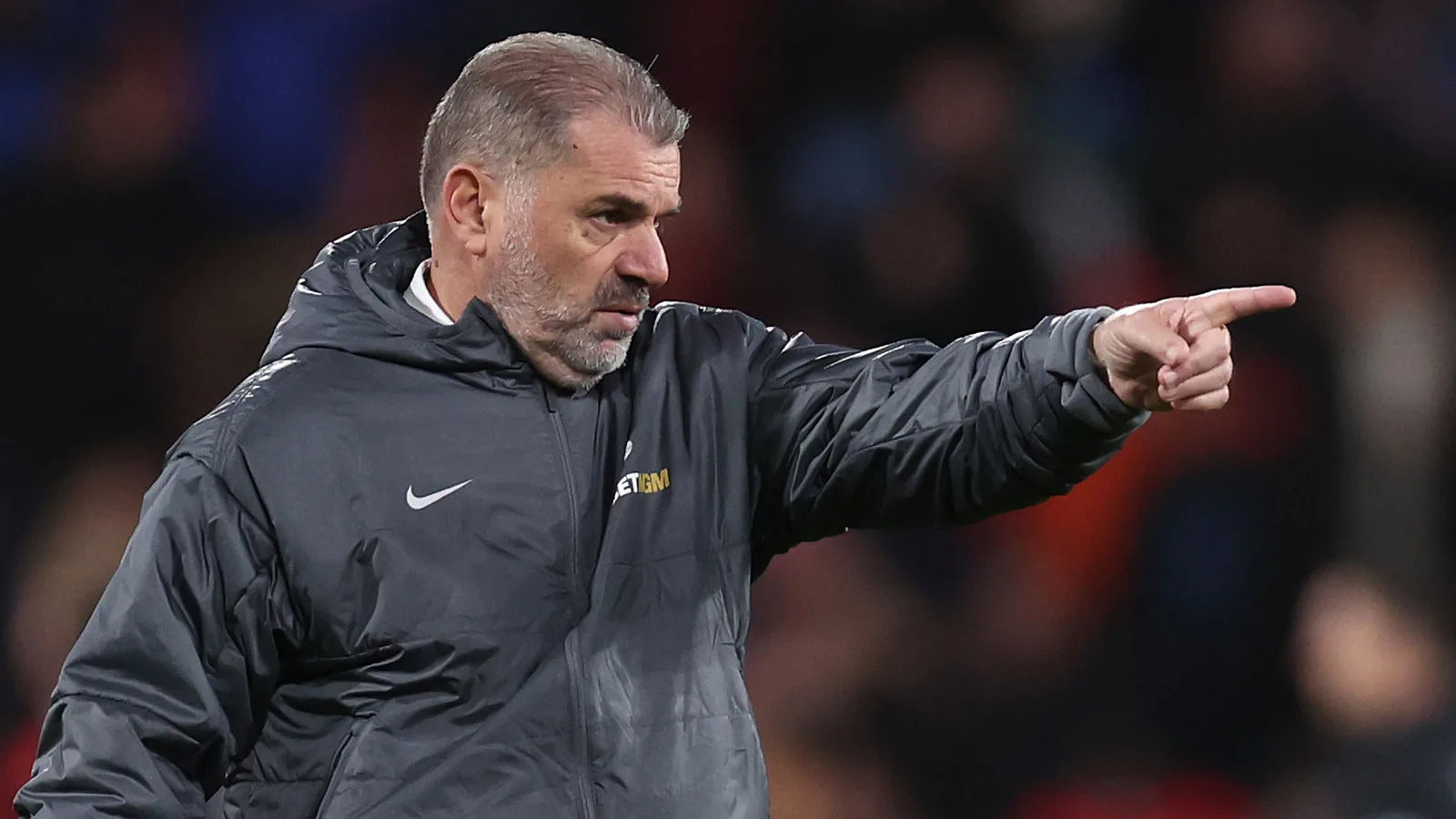 Moment Ange Postecoglou affronte les fans moqueurs de Tottenham après une autre défaite alors que le patron admet « J’ai reçu des commentaires directs »