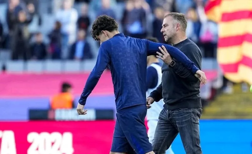 Barcelone Star Classhes avec hansi Flick après le retour du Celtic Vigo