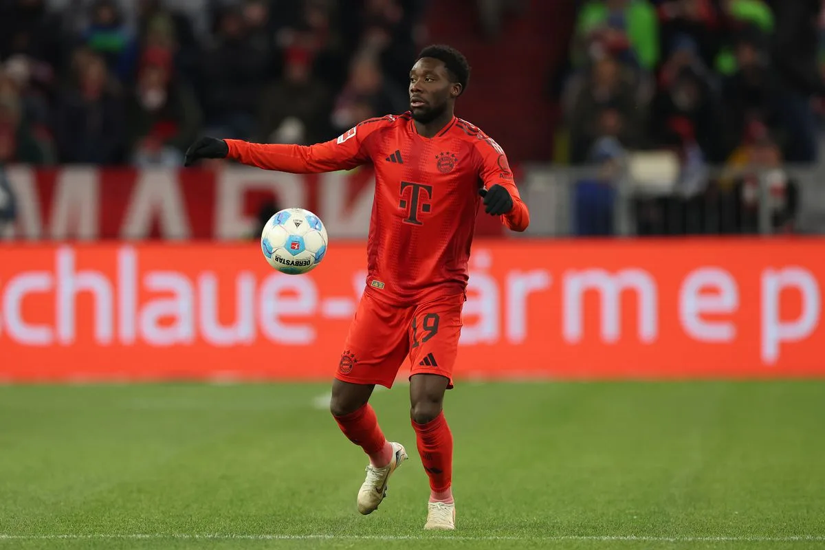 Le chef du Bayern Munich confirme que les négociations sur le contrat d’Alphonso Davies se poursuivent