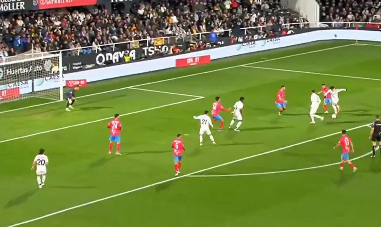 REGARDER: La starlette turque Arda Guler en régulateur de vitesse avec le troisième pour le Real Madrid