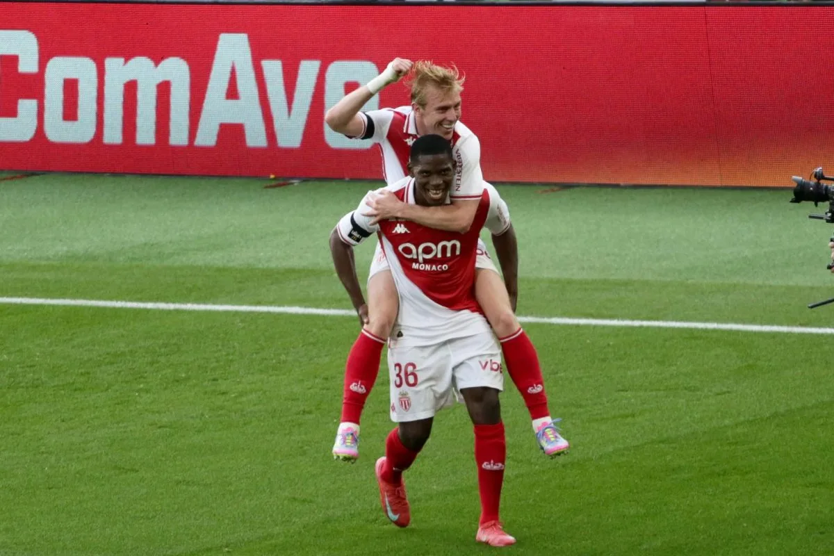 Le manager de Monaco allaye Mika Biereth préoccupation