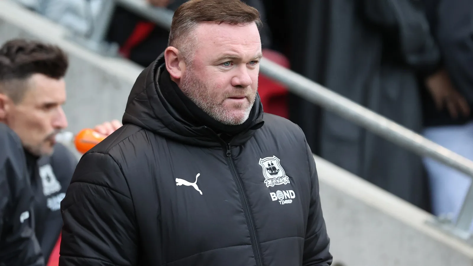 Les fans plaisantent sur le fait que Wayne Rooney « pourra bientôt se rendre en Australie » après que son équipe de Plymouth ait marqué 10 buts en cinq jours lamentables