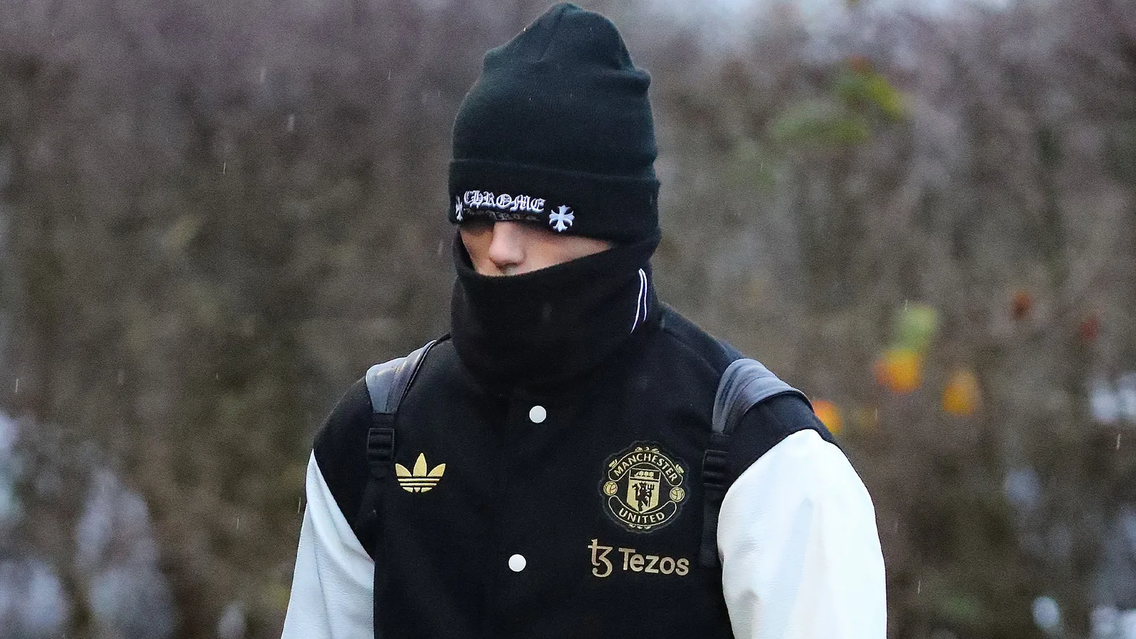 Alejandro Garnacho se couvre alors que les stars de Man Utd se rendent à Londres pour le choc de Tottenham… mais aucun signe de Rashford