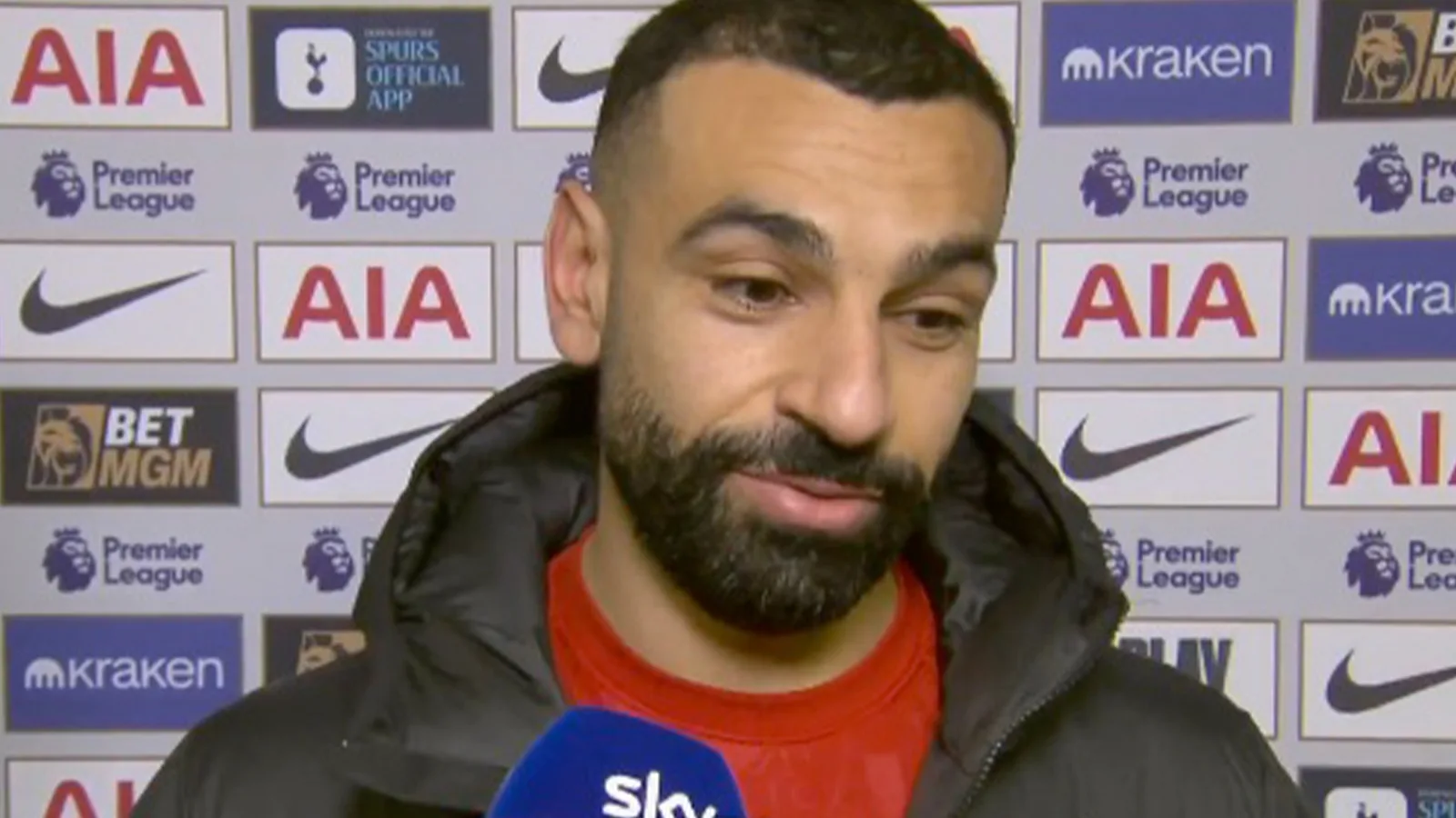 Mo Salah fait le point sur la situation du contrat de Liverpool alors qu’il bat le record de la Premier League lors de la défaite de Tottenham.