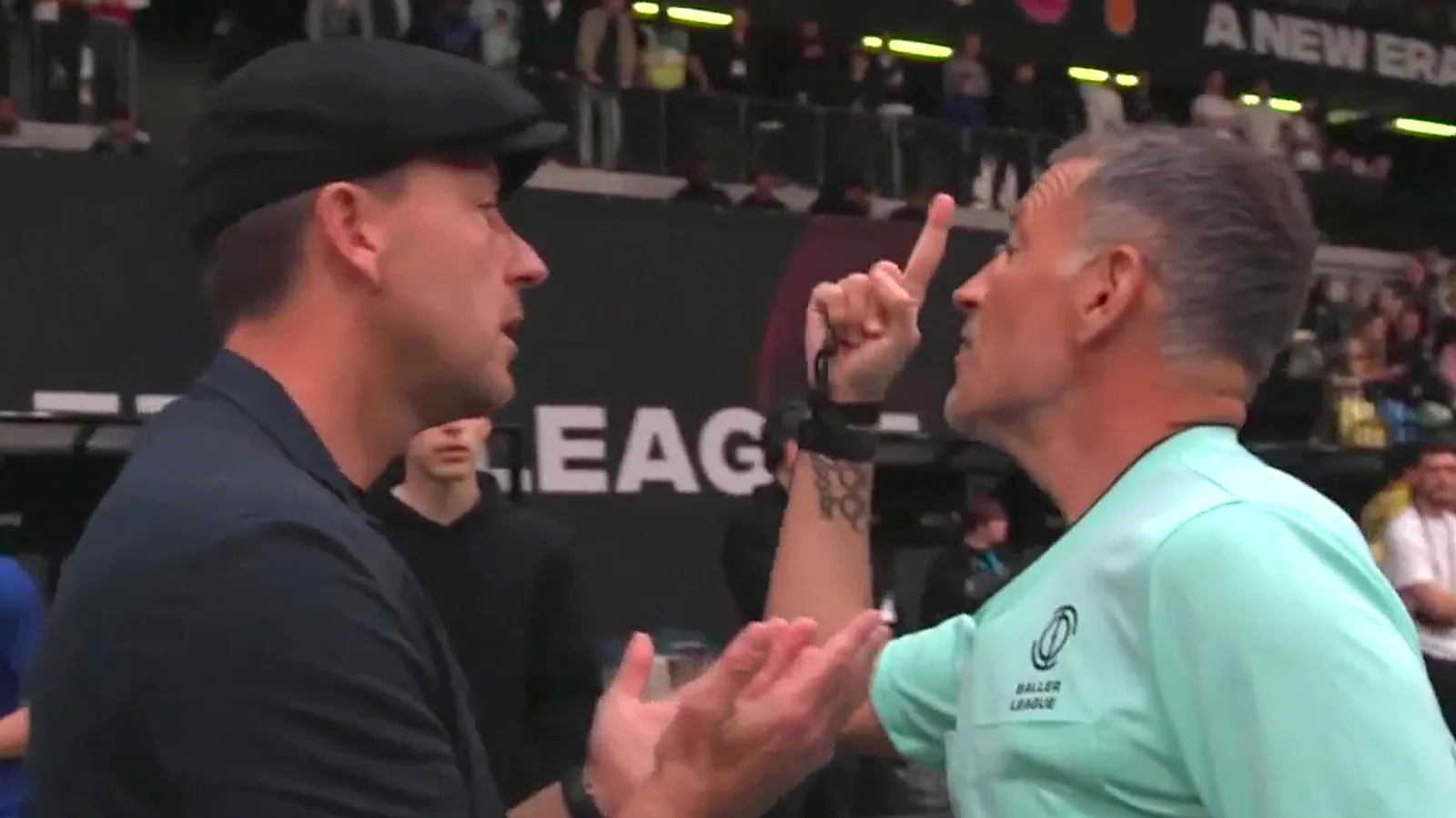 «  Je fais votre travail  » – John Terry et Mark Clattenburg dans une rupture furieuse alors qu’ils ravivent la rivalité à Baller League