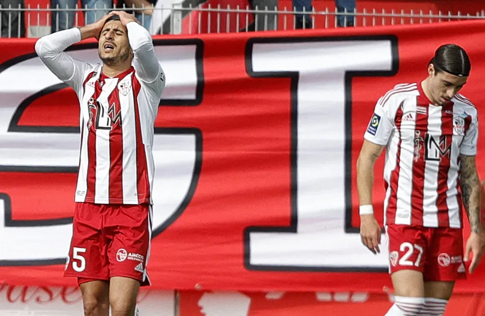 Ajaccio fait face à une situation critique alors que le club reste sans acheteur