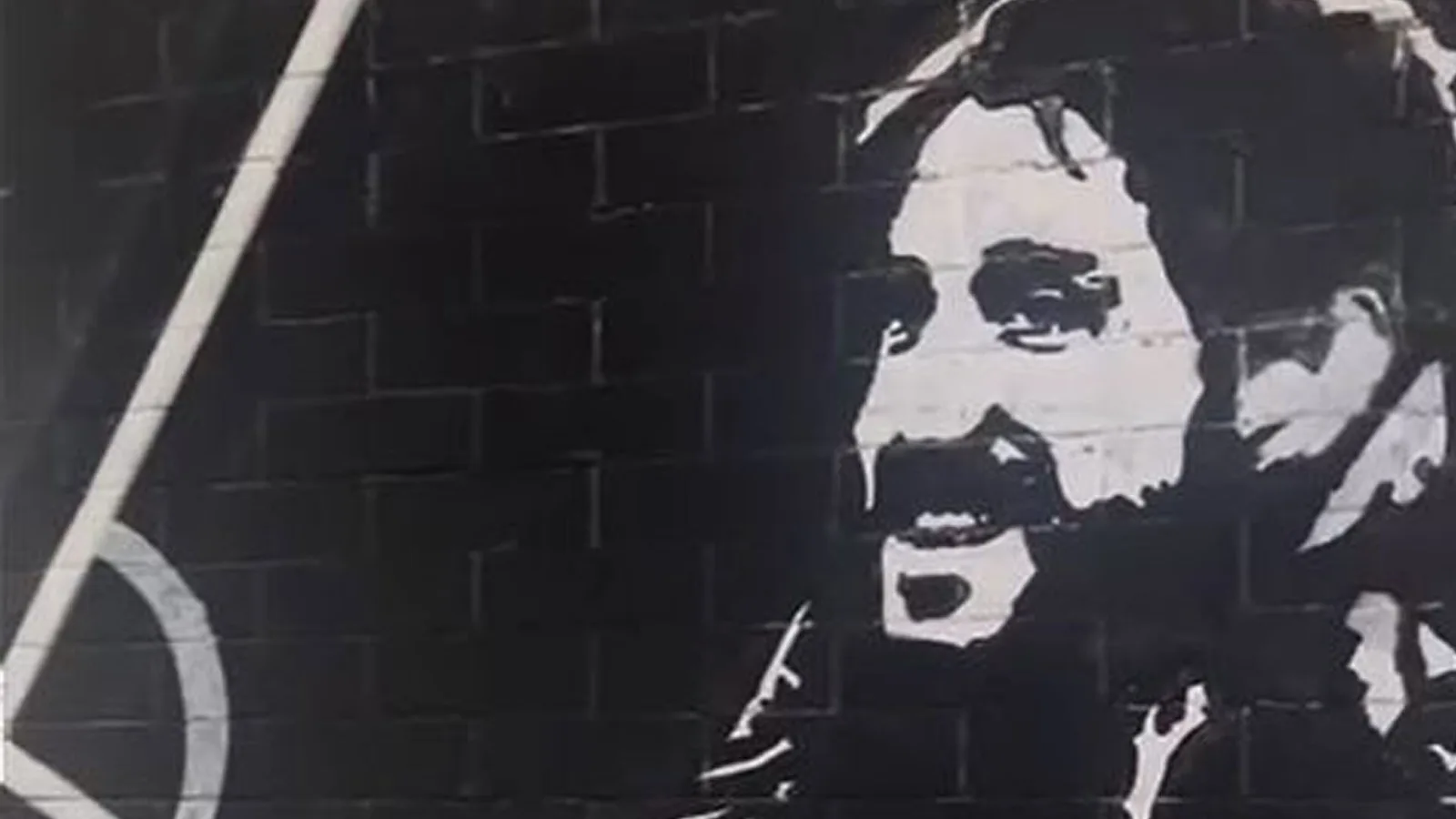 L’ENTRAÎNEUR SET-PIECE d’Arsenal reçoit sa propre fresque murale à l’extérieur de l’Emirates Stadium alors que les fans disent « c’est juste tragique… le match est terminé »