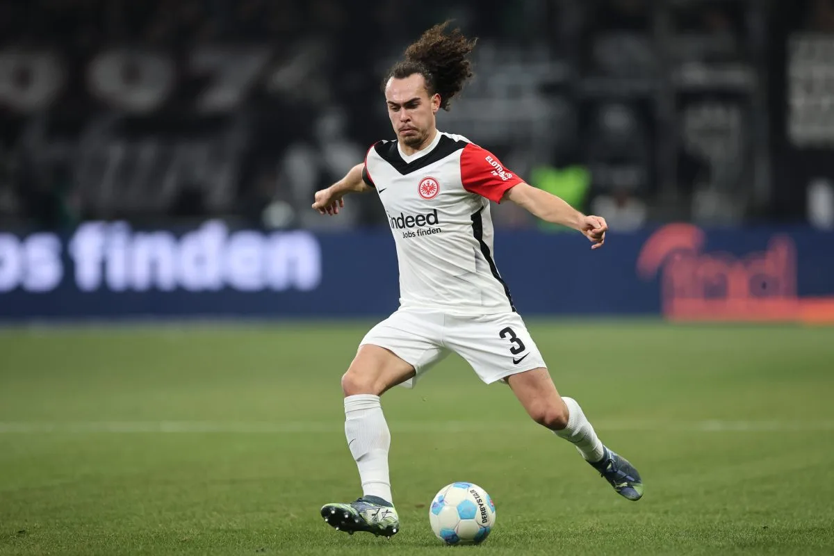 OFFICIEL | Arthur Theate de Rennes commet un avenir à Eintracht Francfort