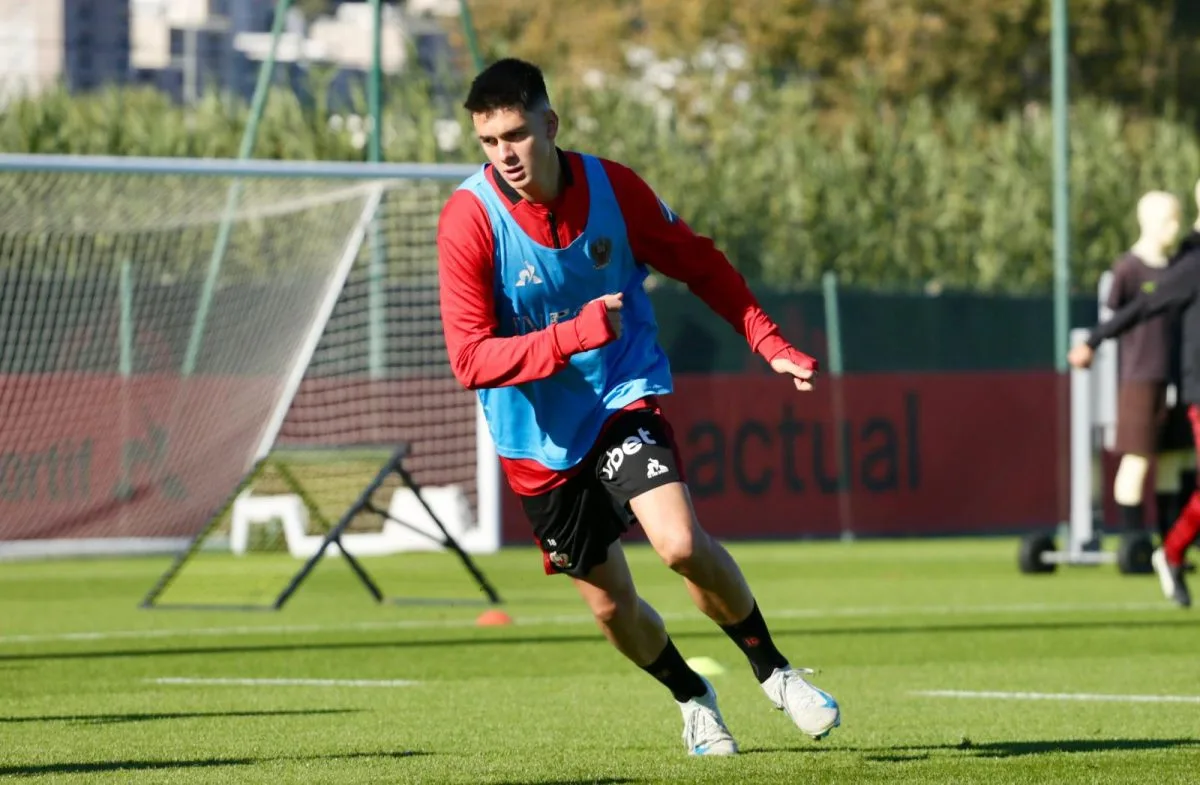 OFFICIEL | Beau prêt rareing ilie à Catanzaro dans Serie B