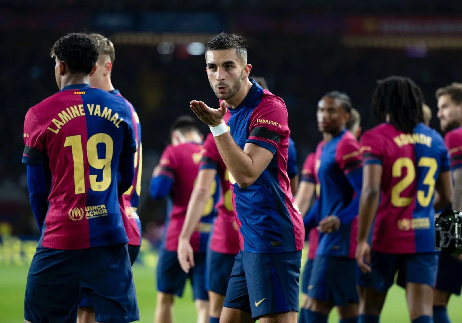 Barcelone va à trois points clairement en la Liga alors qu’Osasuna est balayé