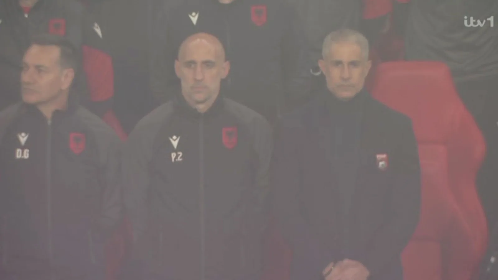 Les fans choqués alors que la légende de la Premier League est repérée sur le banc pour le choc de l’Angleterre contre l’Albanie