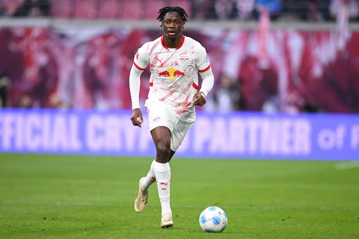 RB Leipzig offre une prolongation de contrat à El Chadille Bitshiabu
