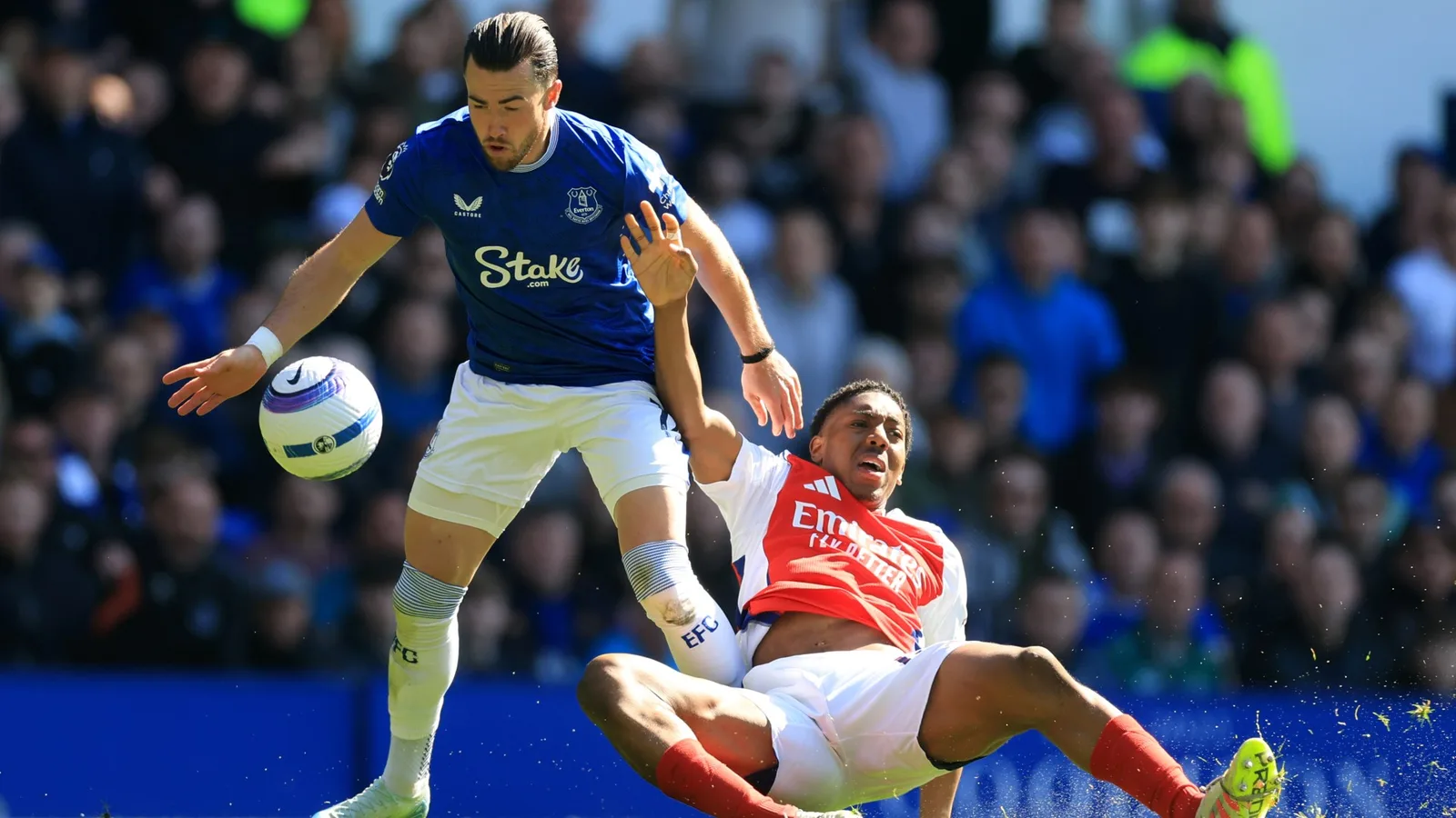 Var n’allait jamais renverser la plume controversée d’Everton contre Arsenal, explique l’ancien référence de la Ligue de présidence alors qu’Arteta fait rage