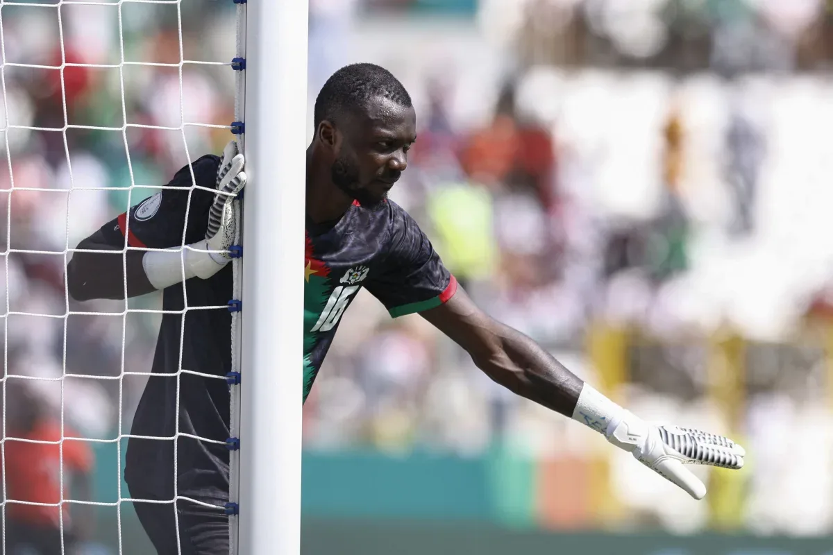 Angers Considérez le déménagement pour Hervé Koffi de l’objectif