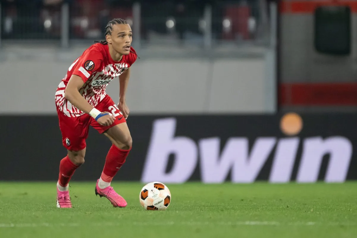 COMO envisageant un déménagement pour signer Marseille Target Kiliann Sildillia de Freiburg