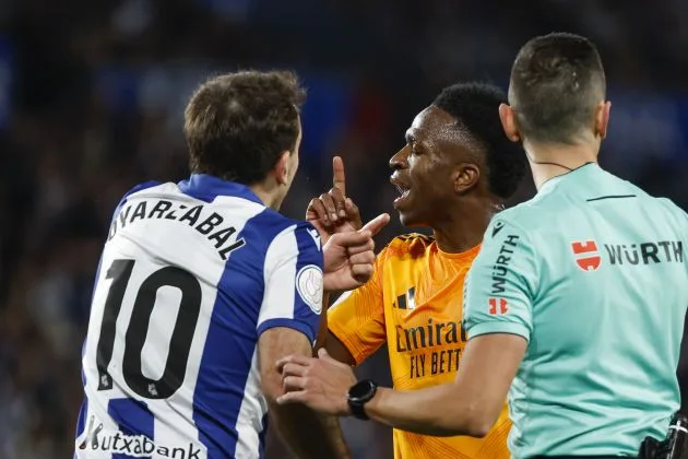 Vinicius junior soumis à des abus racistes pendant le match Copa del Rey