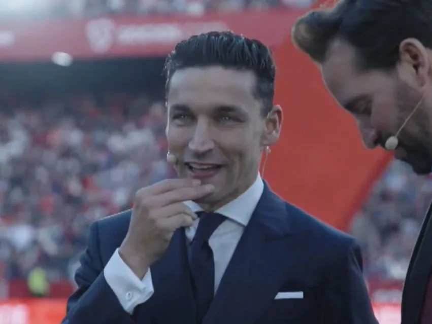 REGARDER : Jesus Navas, ému, fait ses adieux aux fans de Séville – « Je vis pour apporter de la joie aux Sevillistas »