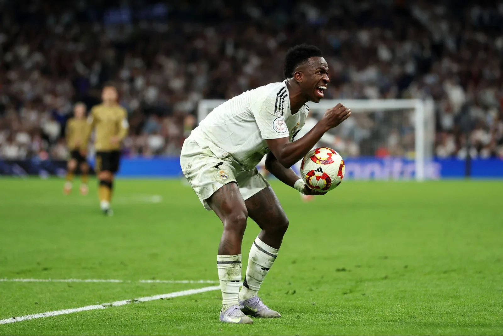 Le Real Madrid confirme un coup de blessure à double blessure, y compris Vinicius Junior